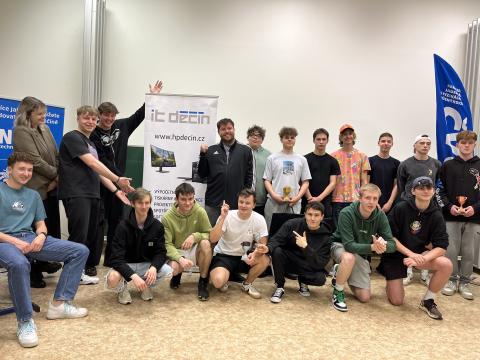 Společné foto vítězných týmů
